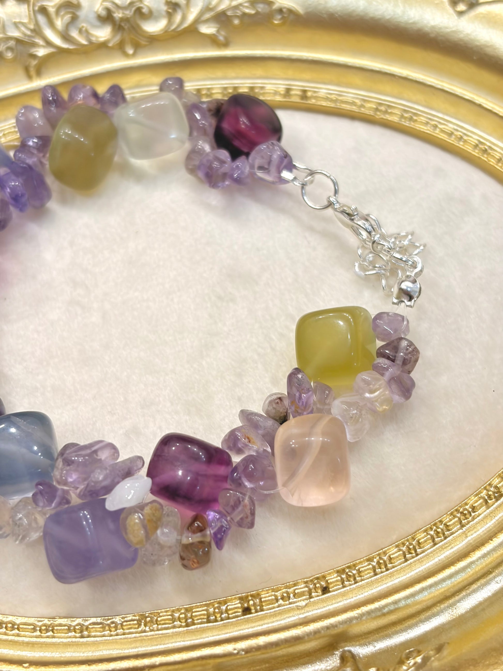 Silver lobster clasp and extender chain detail on multicolor fluorite amethyst bracelet — adjustable fit 17 to 20cm